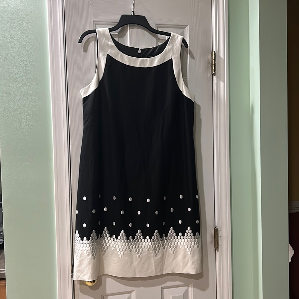 Jessica Howard Black and White Linen Dress. Size 16 Sleeveless Knee Length Dress